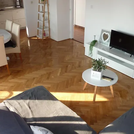 Laguna Apartment