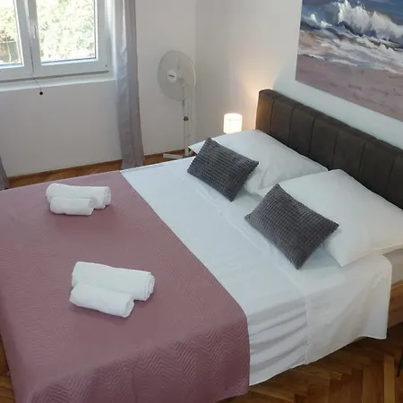 Laguna Apartment *